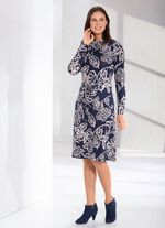 Kl&auml;nning med slips 