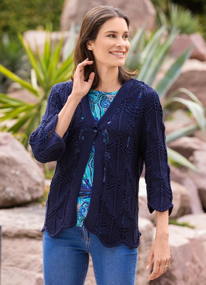 Kofta med en i&ouml;gonfallande virkad look 