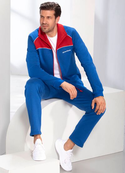 Fritidsdr&auml;kt med res&aring;r i midjan 