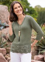 Tr&ouml;ja med melerad effekt tack vare elegant skimrande garn 