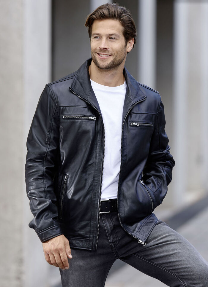 Kort skinnjacka med innerfickor 