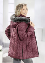 Jacka med avtagbar fuskp?lskant p? luvan 