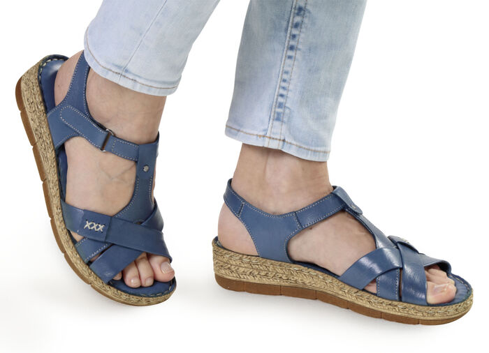 Andrea Conti barsandal gjord av nappaläder i kohud JEANS