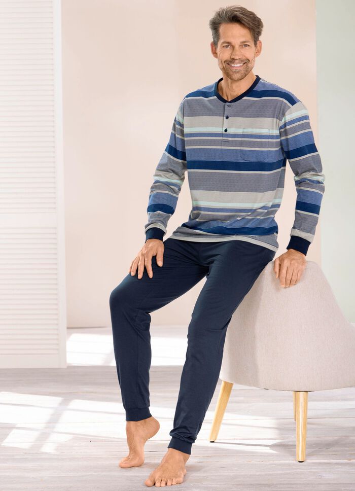 Pyjamas med knappsl&aring; och manschetter 