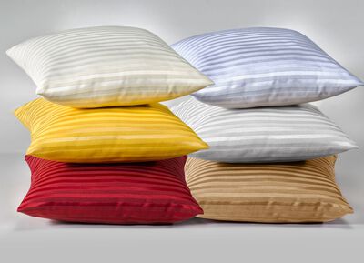 Fin bords- och rumsdekoration med gl&auml;nsande randig design 