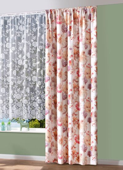 Blommig design &ouml;ver gardinen 