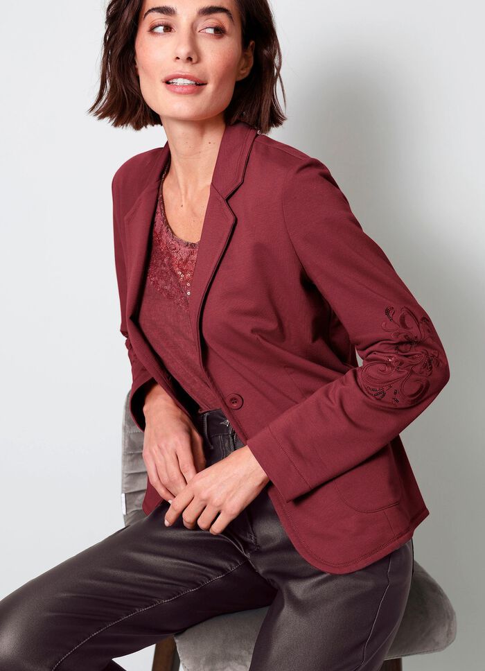 Kavaj med fin broderi 