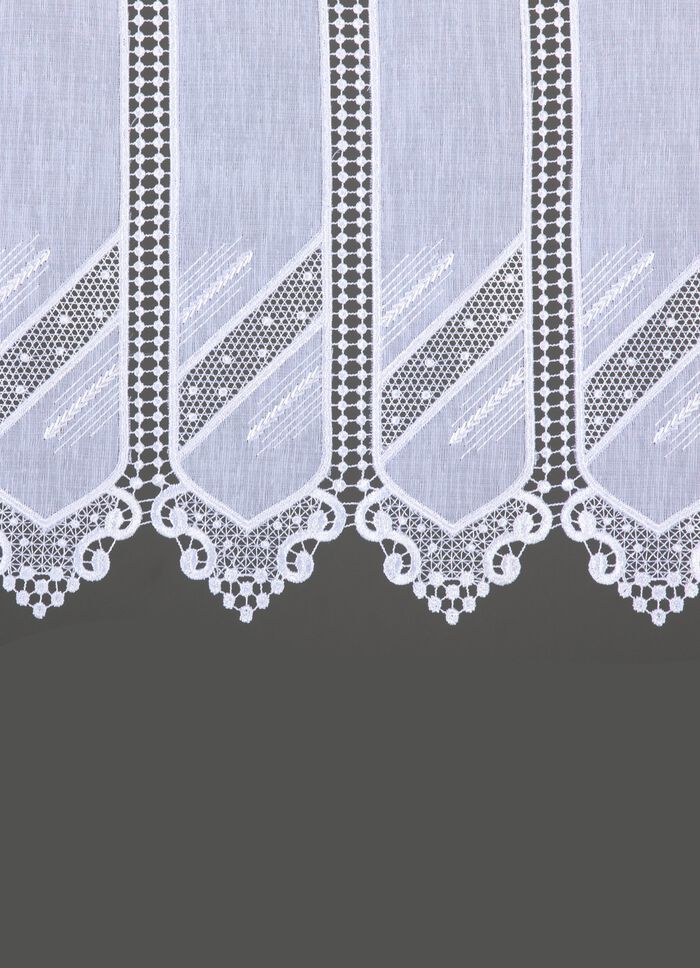 Liten persienn med makram&eacute;finish 