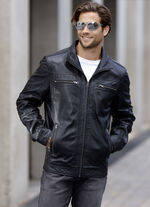 Kort skinnjacka med innerfickor 