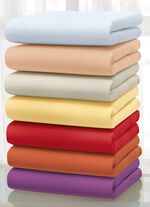 Sp&auml;nnlakan av h&ouml;gkvalitativ mikrofiber 