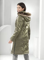 Kappa med figursmickrande längsgående quiltning KHAKI