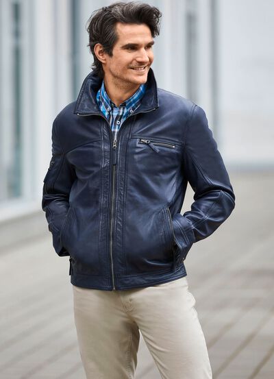 Kort skinnjacka med justerbara muddar 