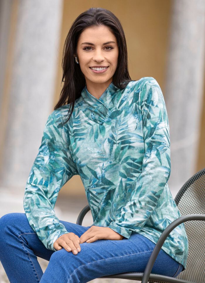 Tr&ouml;ja med sofistikerad V-ringning 