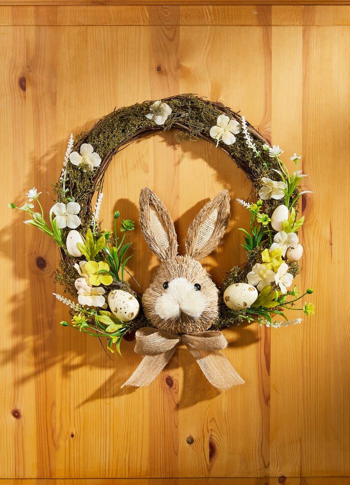 V&auml;ggkrans gjord av h&ouml;gkvalitativt konst- och textilmaterial 