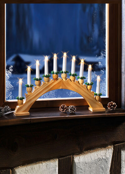 Ljusstake, 10 lampor, gjord av trä 