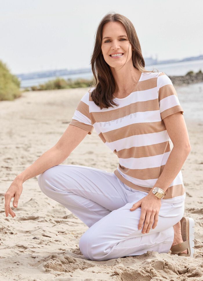 Bild med ett solrosf&auml;lt 