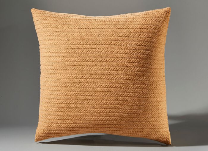 Filt och &ouml;rngott i snygg stickad look GULD