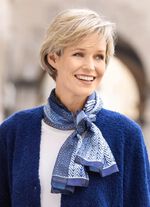 Halsduk med fantasim&ouml;nster 