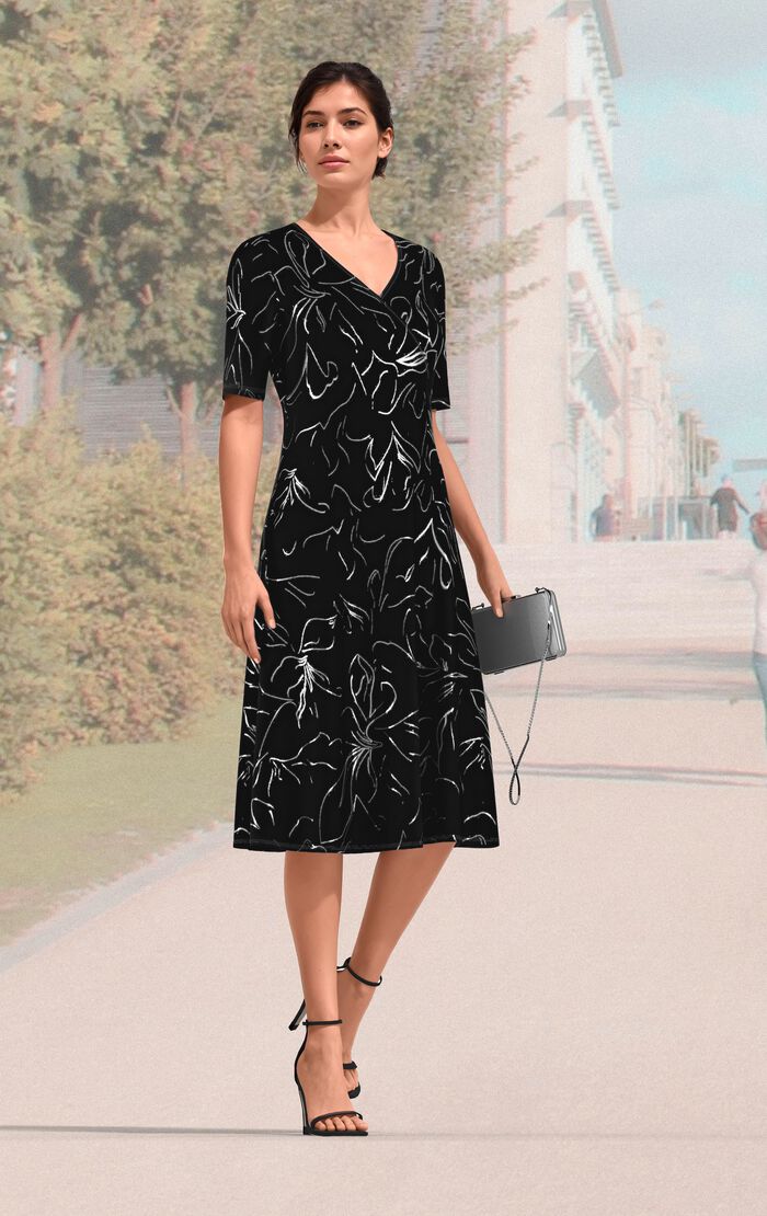 kl&auml;nning med omlottm&ouml;nster 