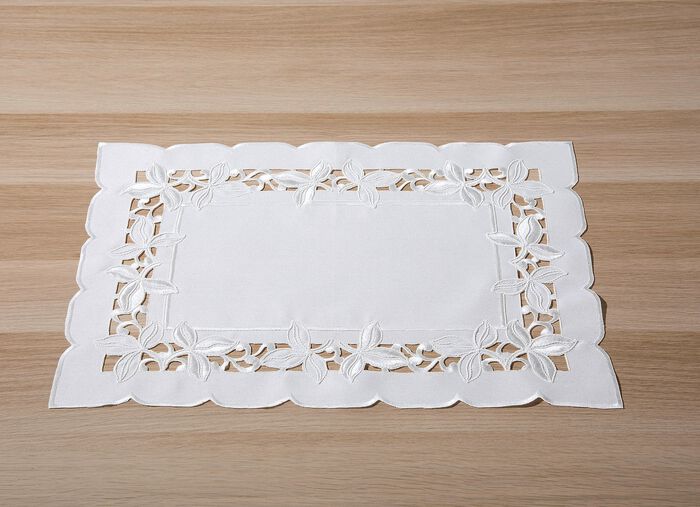 Bord- och rumsdekoration med utarbetade broderier MOUSSERANDE VIN