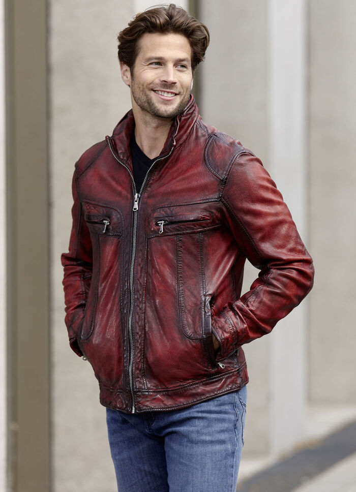 Kort skinnjacka med bröstfickor