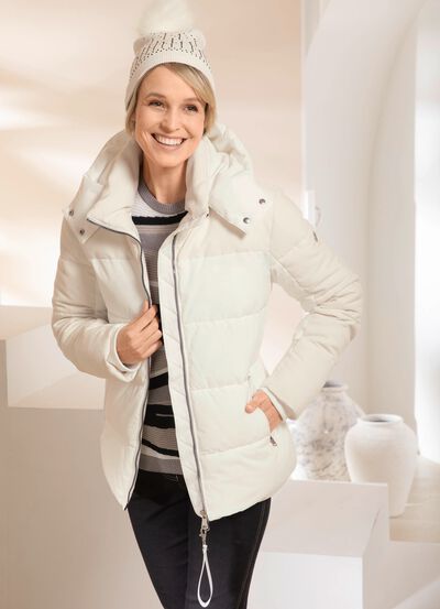 Funktionell jacka med avtagbart nyckelband 