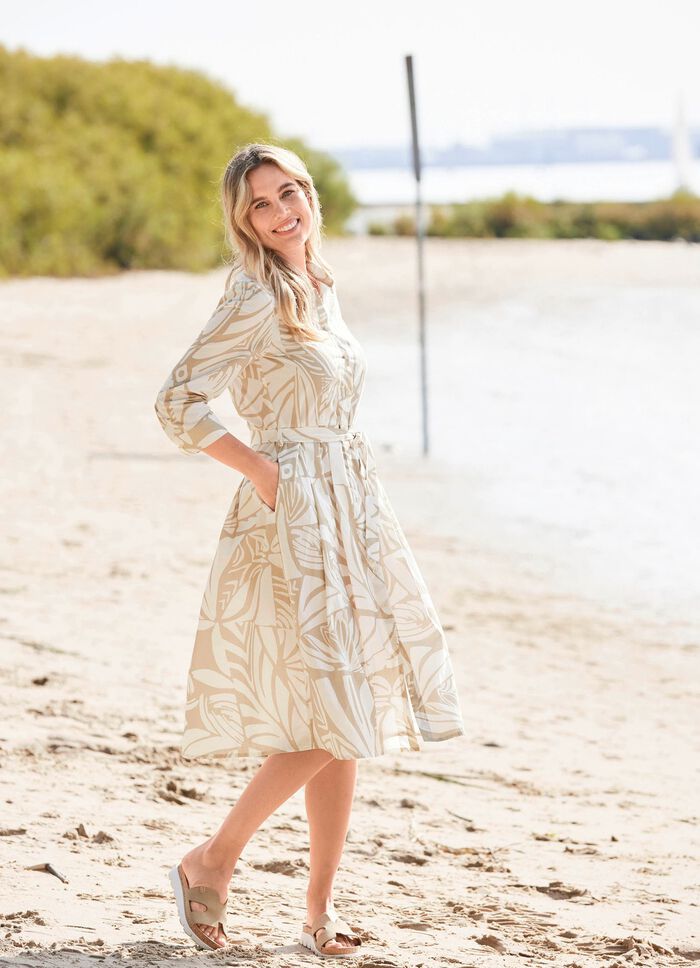 Kl&auml;nning med skjortkrage 