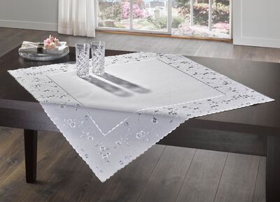 "Bauer" s&auml;ngkl&auml;der i olika utf&ouml;randen 