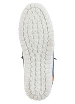 Skor med sn&ouml;rning 