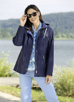 Funktionell jacka med avtagbar huva 