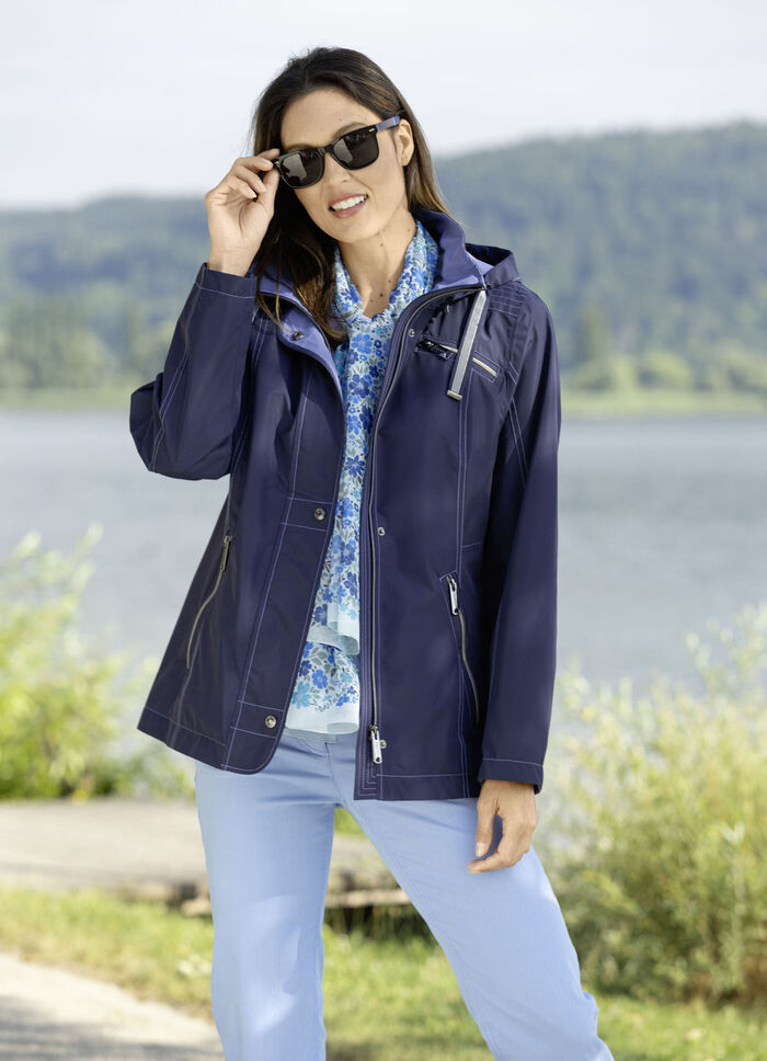 Funktionell jacka med avtagbar huva 