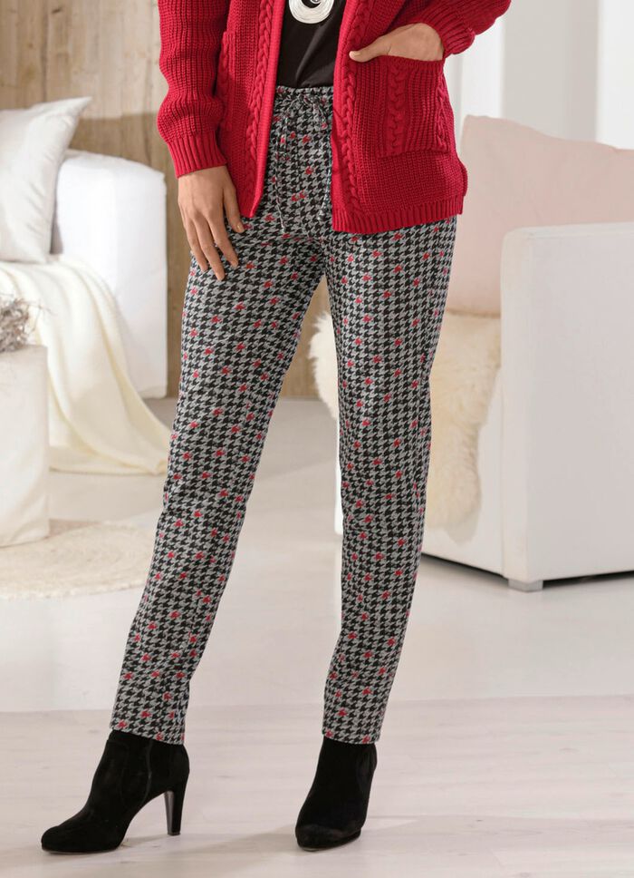 Byxor i aktuell joggingbyxstil 