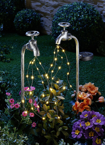 Solvattenkran, set om 2, tillverkad av massivt järn 