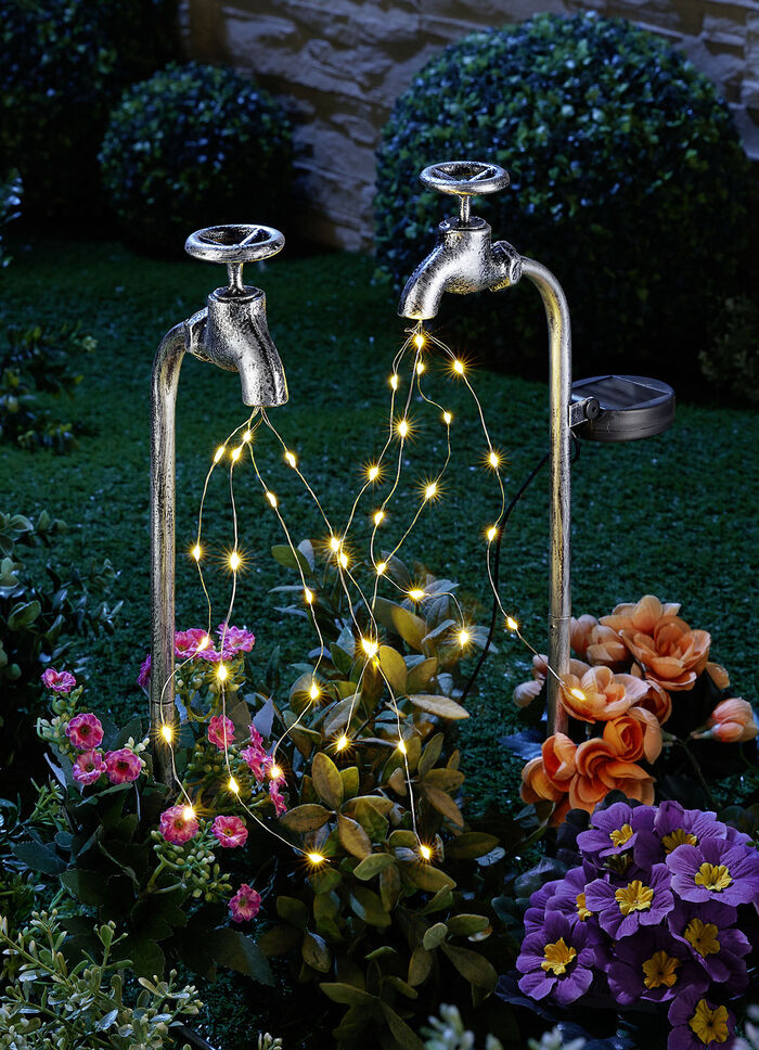 Solvattenkran, set om 2, tillverkad av massivt järn 