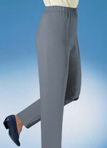 Byxor med slitsar p&aring; sidorna 