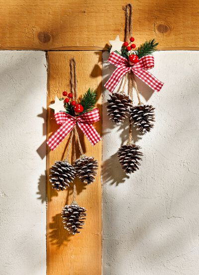 Dekorativa galgar med naturliga koner, set om 2 