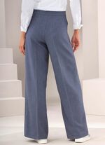 Byxor i moderiktig vidd 