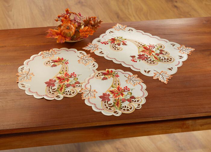 F&auml;rgglatt broderad bords- och rumsdekoration ECRU-F&Auml;RGGLAD