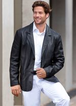 Kort l&auml;derkavaj med lapelkrage 