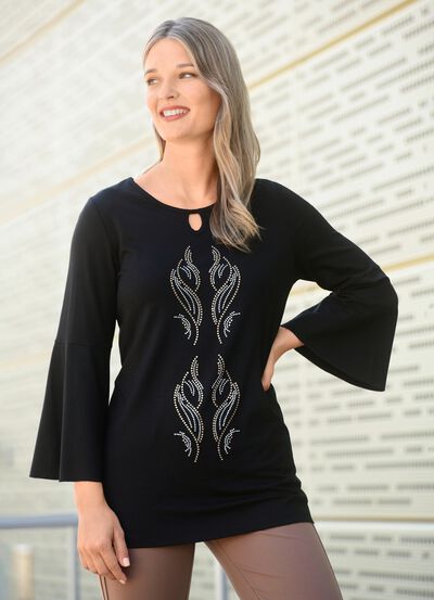 Skjorta med dekorativ halsringning 