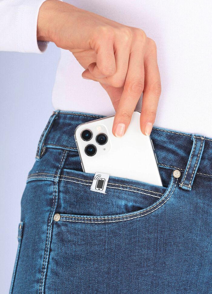 Jeans med praktisk mobilficka 