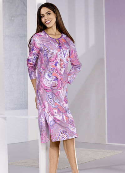 Nattlinne från Laurina med paisley bläckstråletryck och sidoslits 