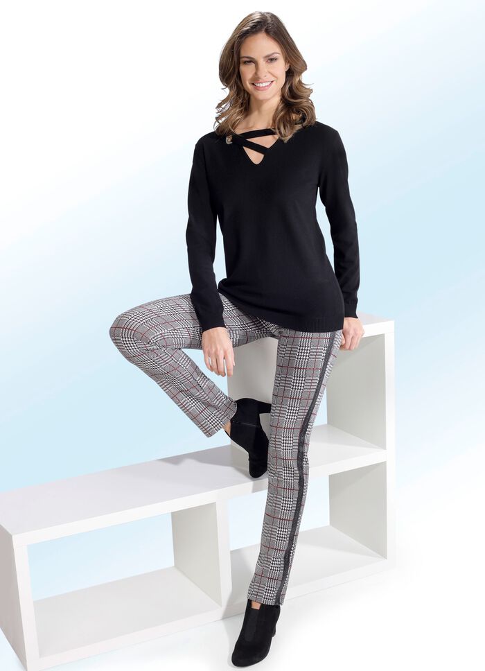 Tr&ouml;ja i 2 f&auml;rger med dekorativ halsringning SVART