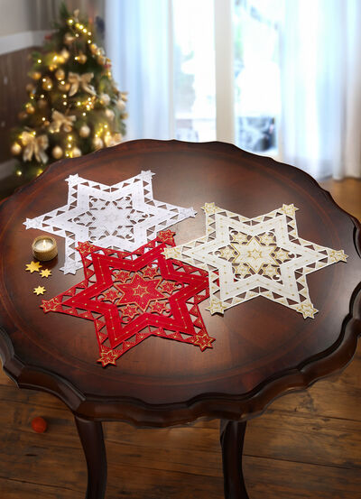 Broderad, festlig bordsdekoration 