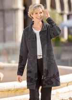 L&aring;ng kofta med cloqu&eacute;-effekter 