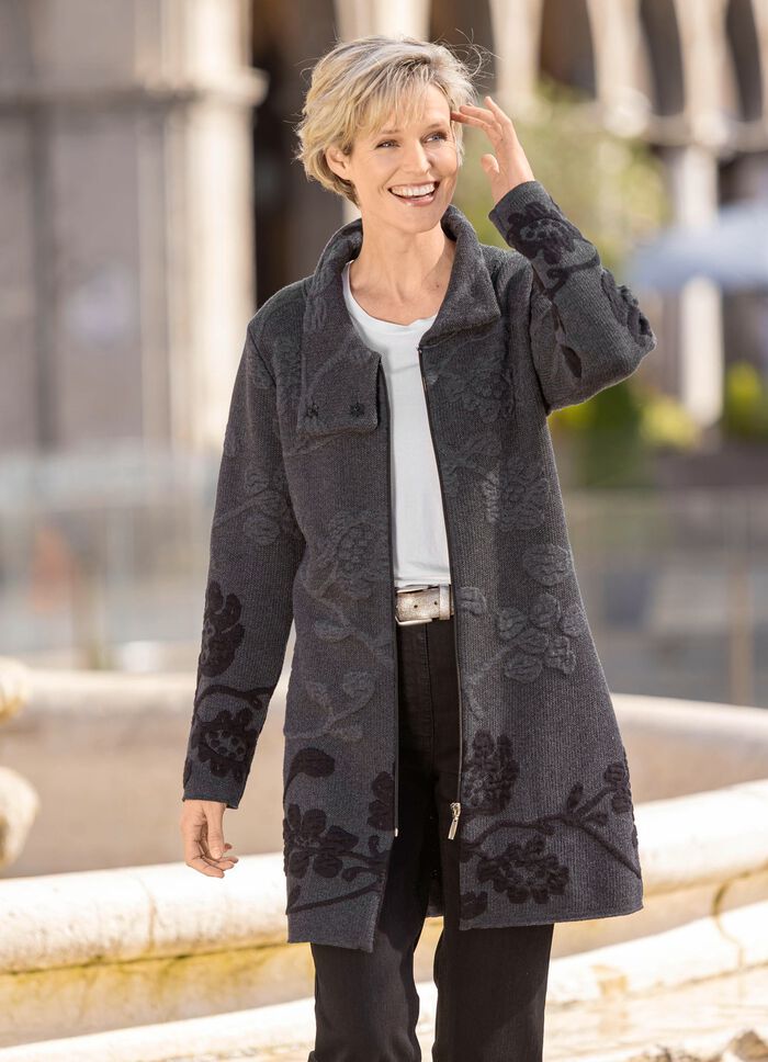 L&aring;ng kofta med cloqu&eacute;-effekter 