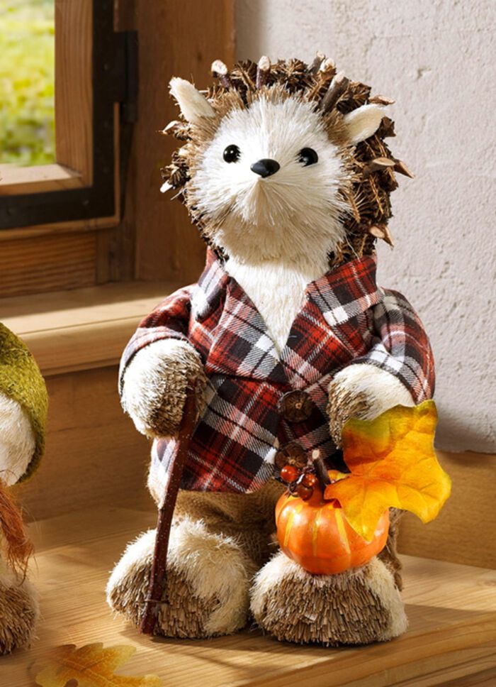 Igelkott tillverkad av raffia, naturliga kottar och tr&auml; BRUNT