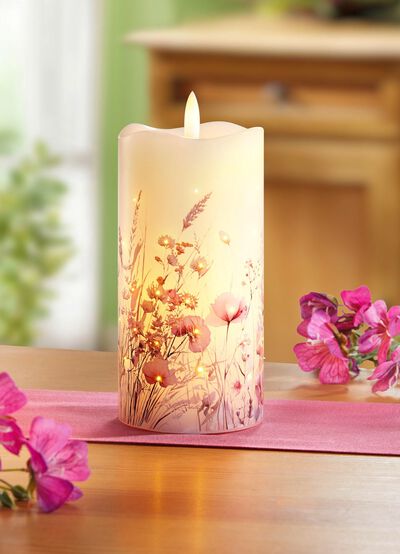 LED-ljus av &auml;kta vax med motiv av blomster&auml;ngar 