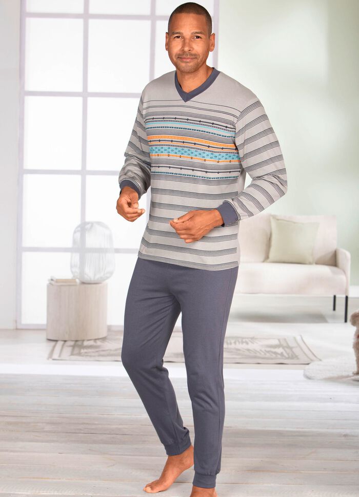 Set: Pyjamas och V-ringade shorts 