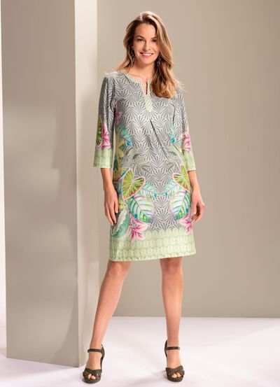 Kl&auml;nning med snygg kanttryck 